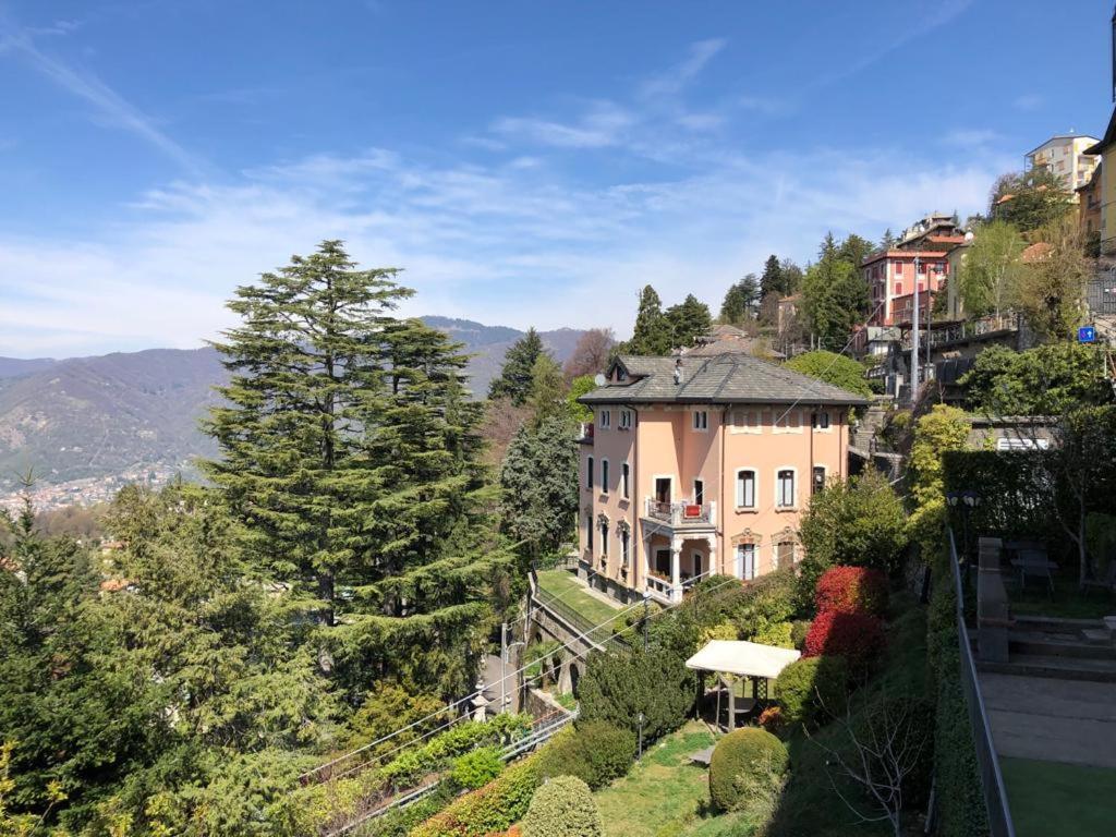 Il Nido Della Fenice Brunate Exterior photo